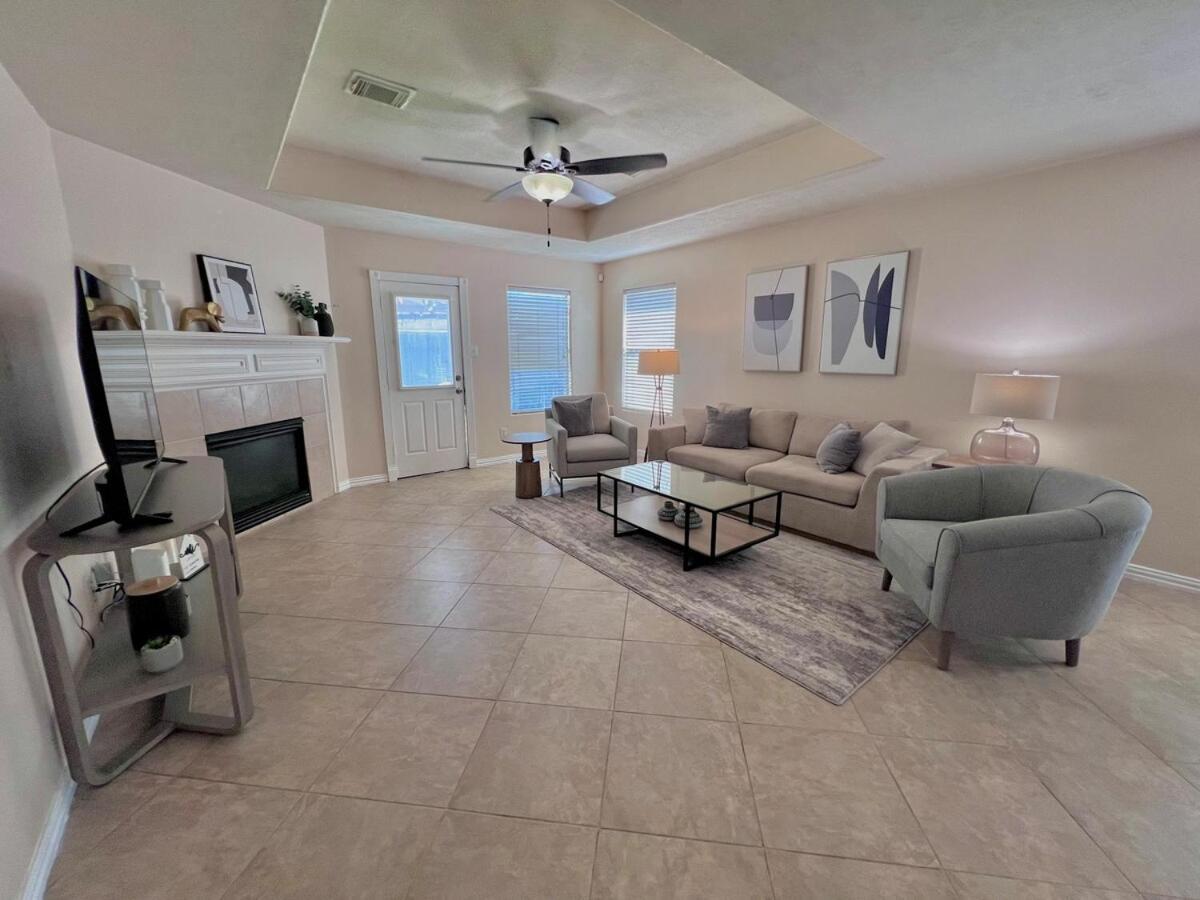 Holiday home Near The Hobby Airport